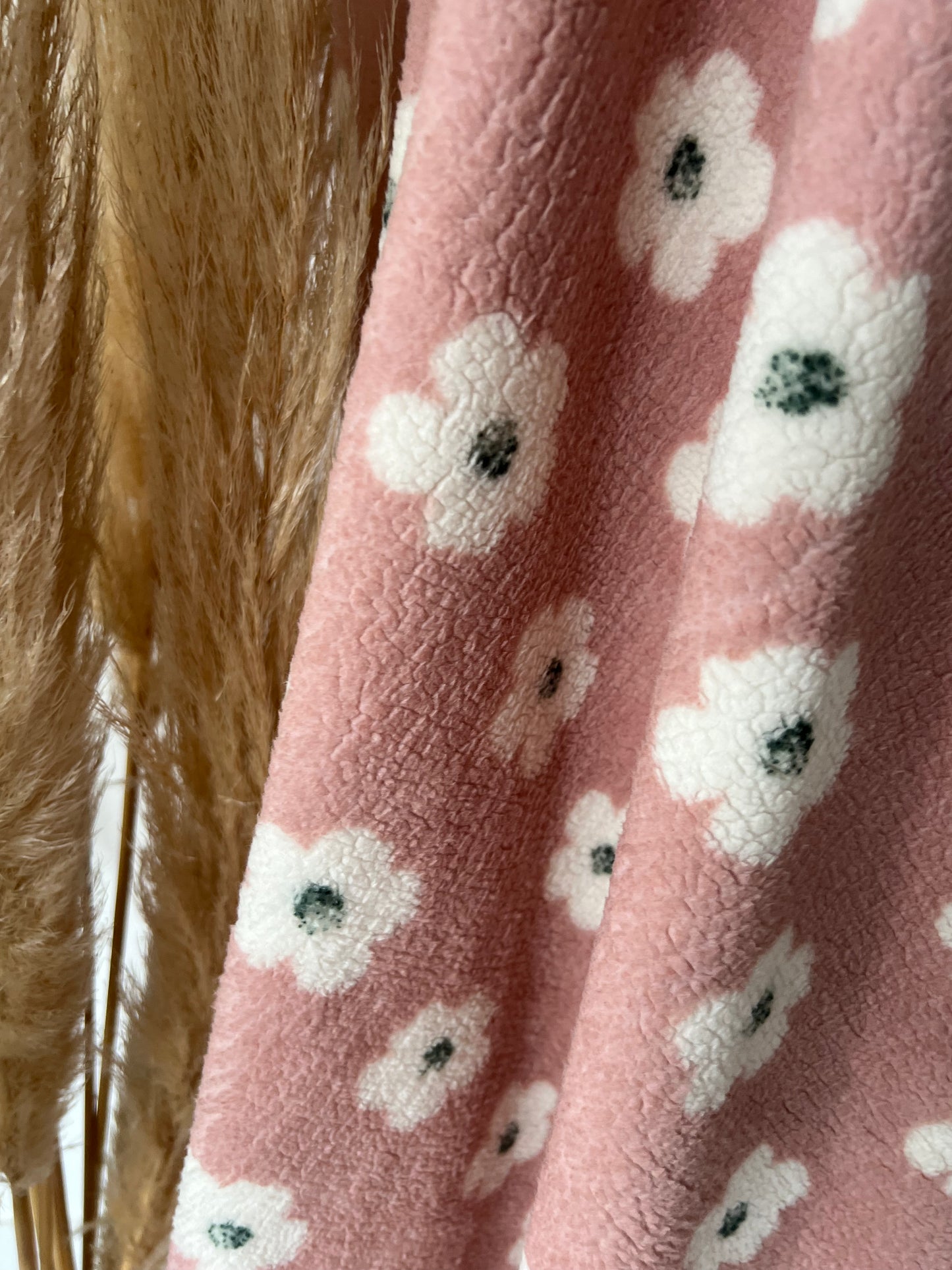 Tissu Sherpa Imprimé Rose / Blanc