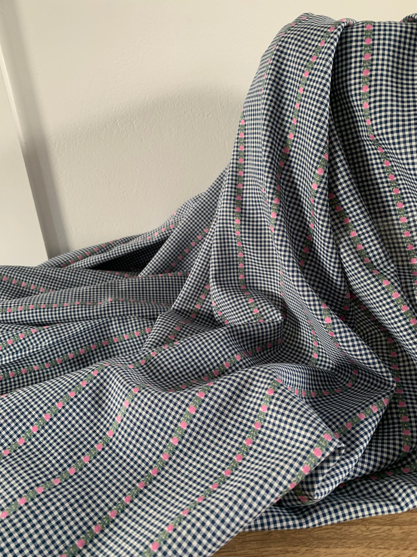 Coton vichy bleu brodé
