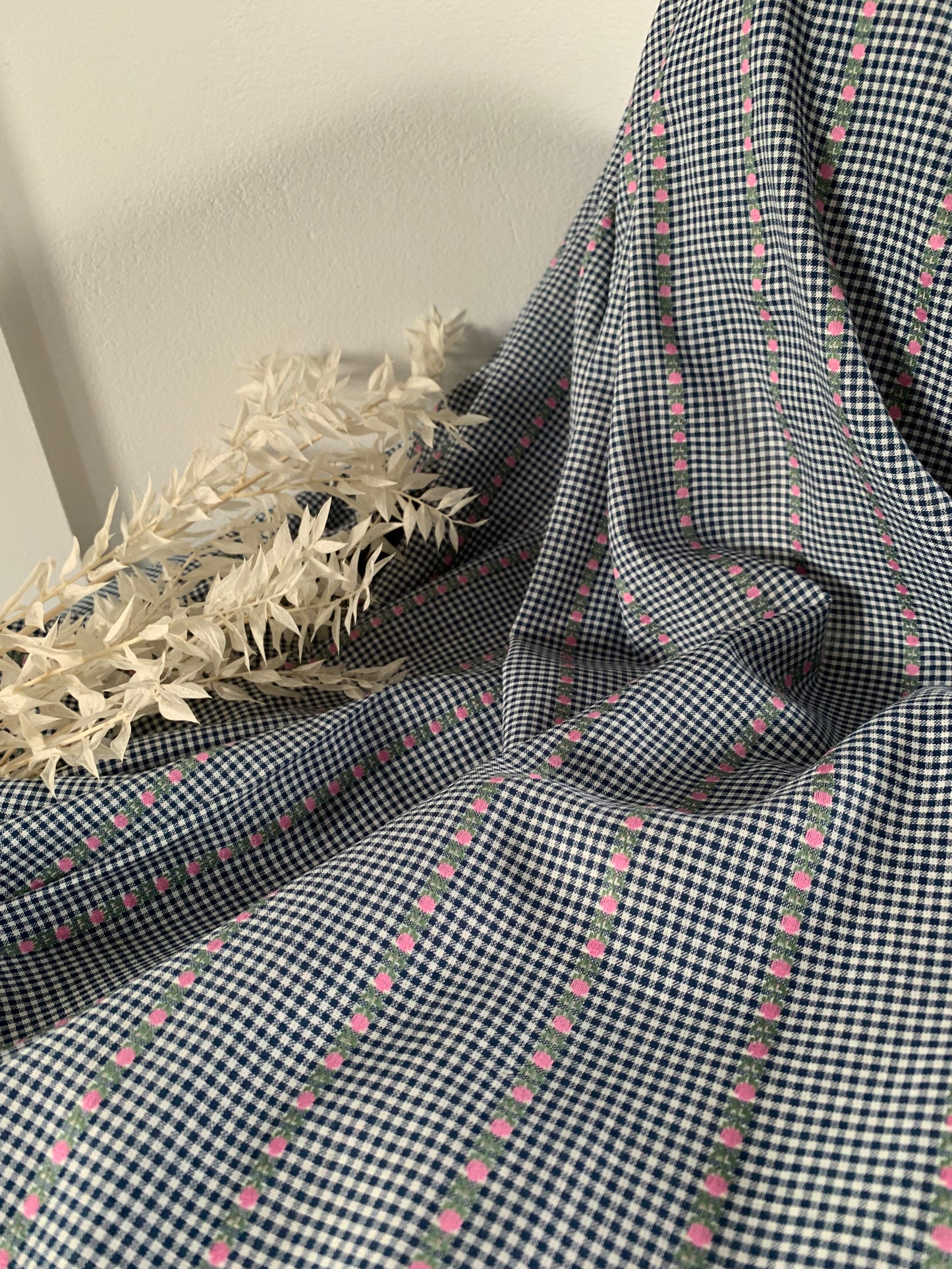 Coton vichy bleu brodé