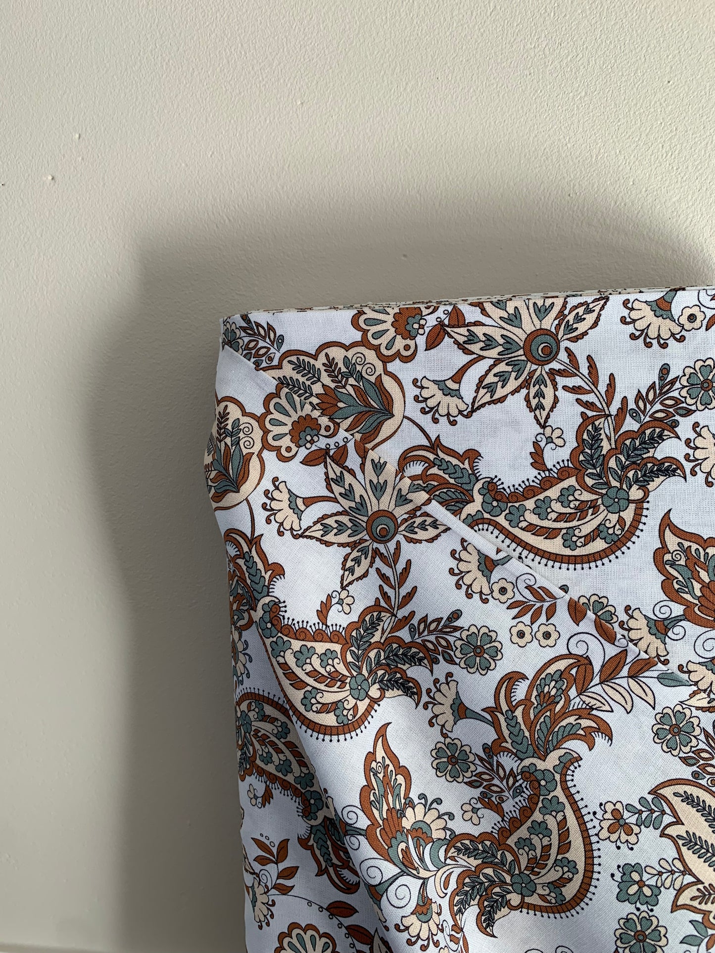 Popeline de coton Paisley Camel