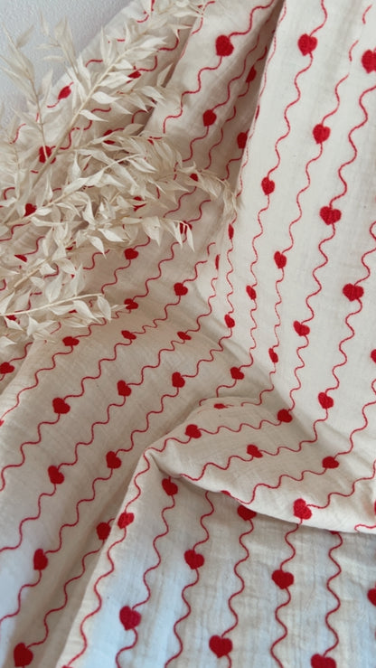 Double gaze de coton matelassée — coeurs naturel