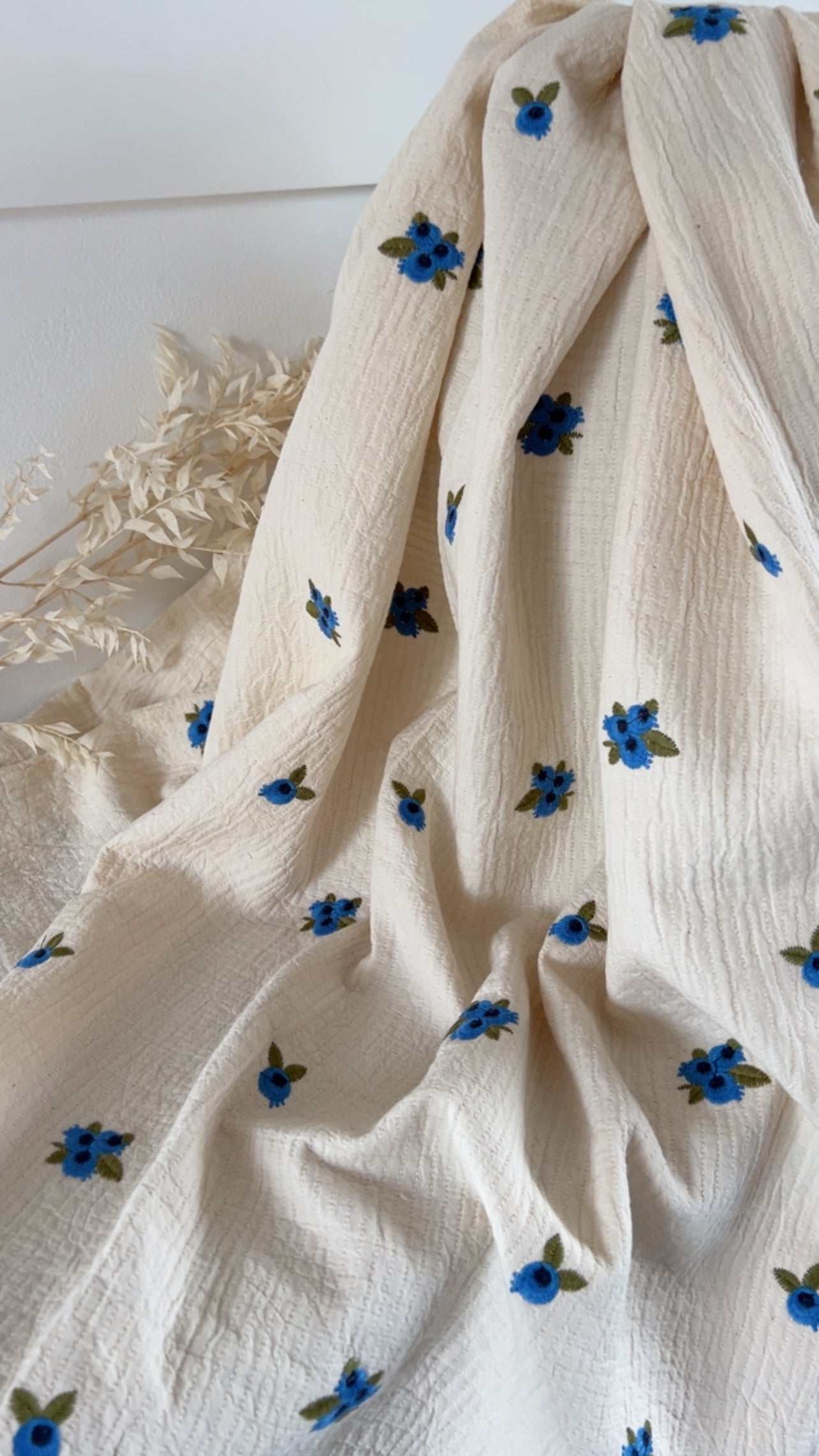 Double gaze de coton rayée broderie fruits