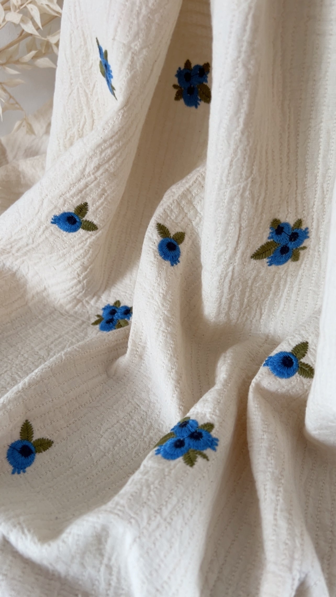 Double gaze de coton rayée broderie fruits