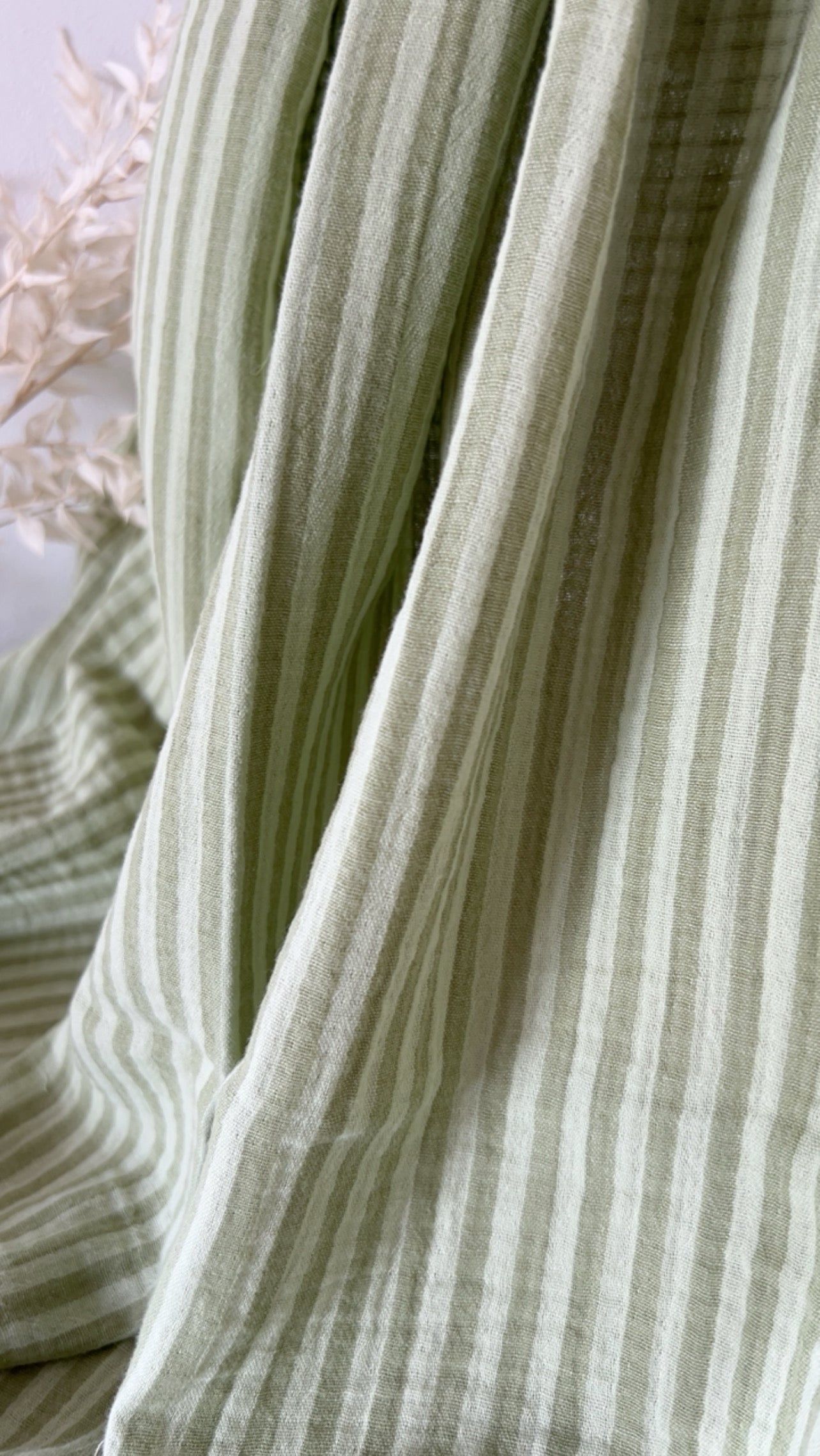 Double gaze tissée teint stripes vert clair / amande