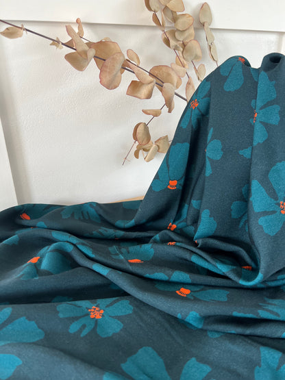 Viscose fleurie bleu pétrole et terracotta