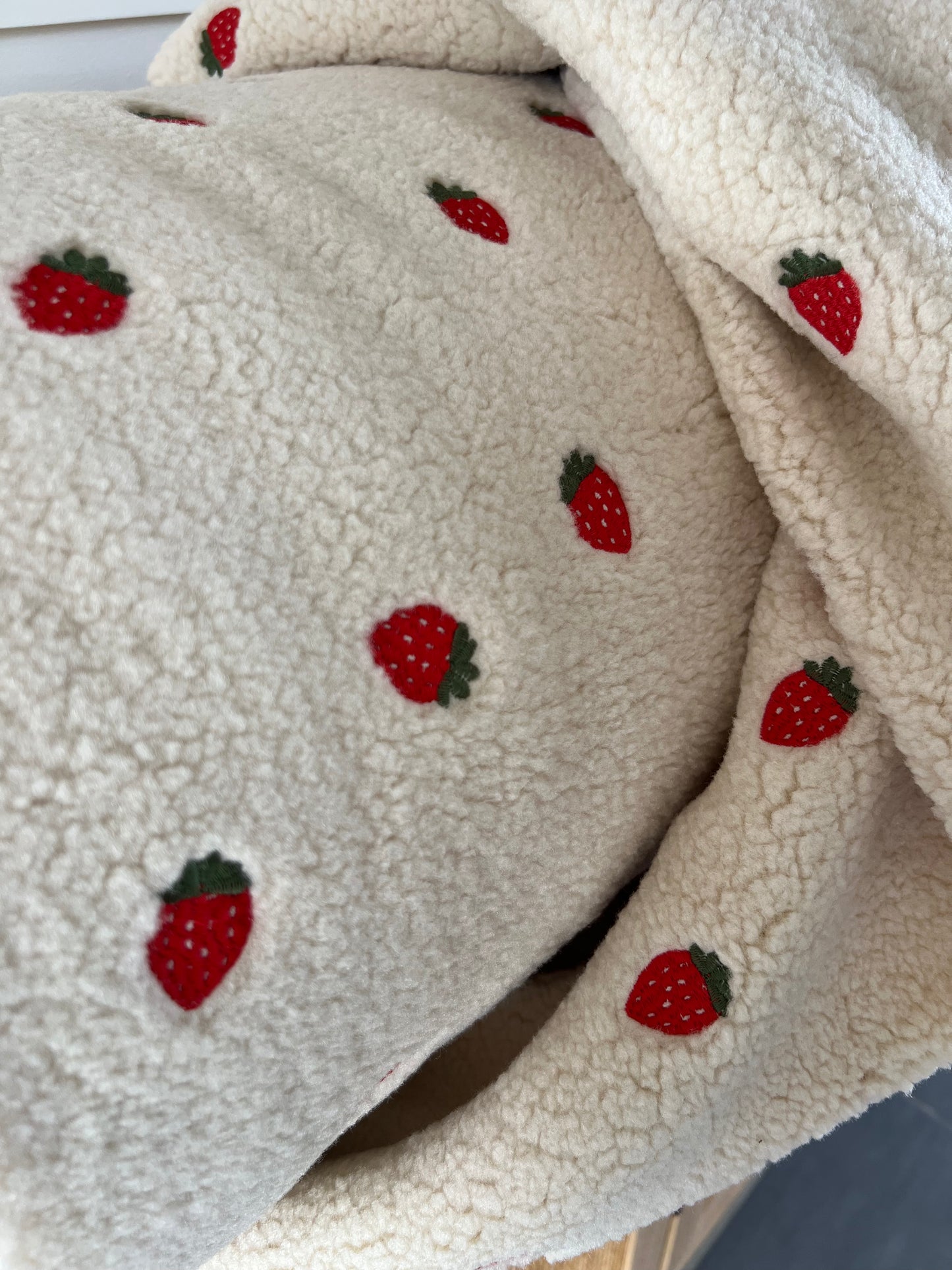Sherpa Brodé Fraises