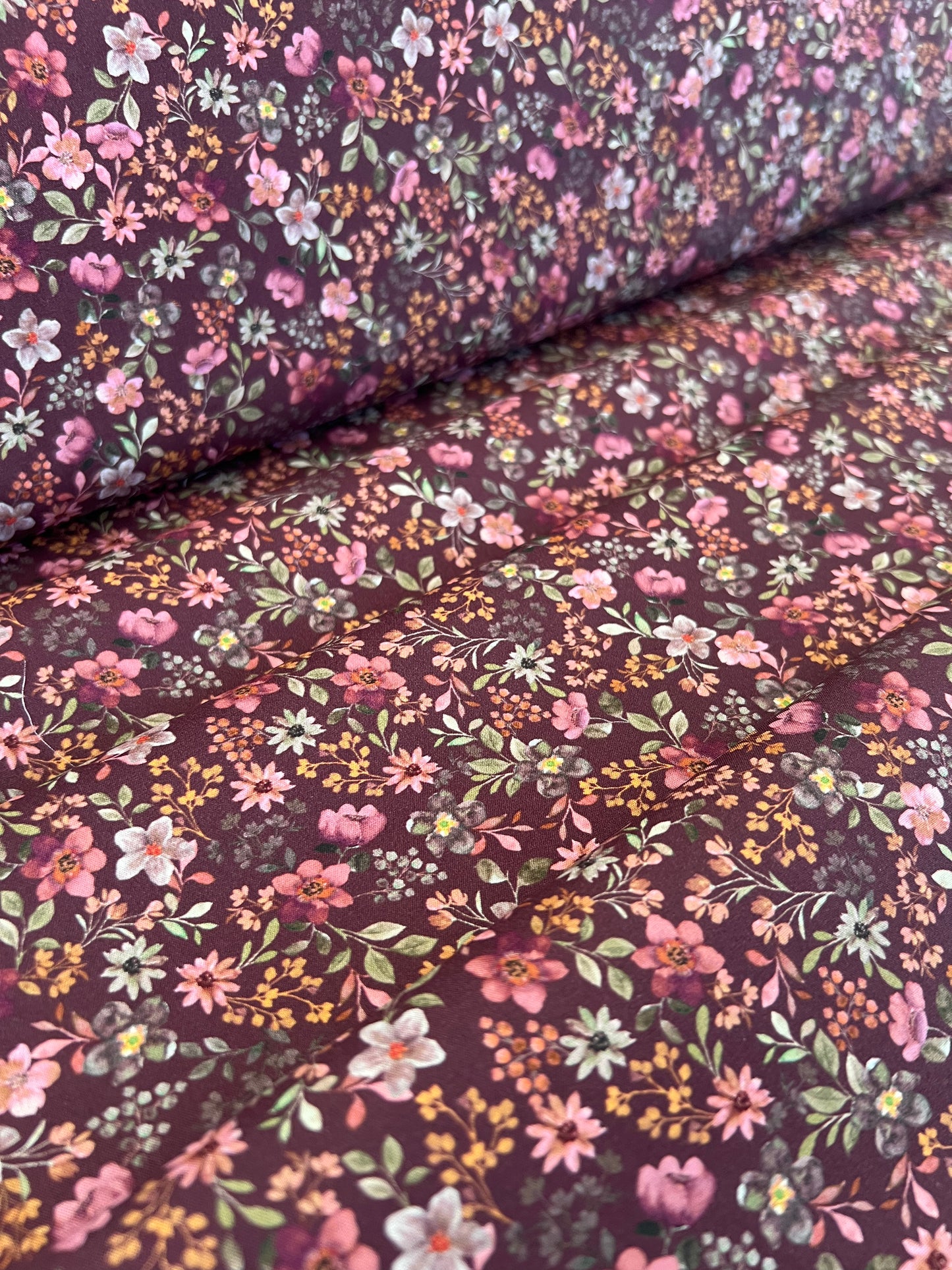 Popeline de coton Fleurs Bordeaux