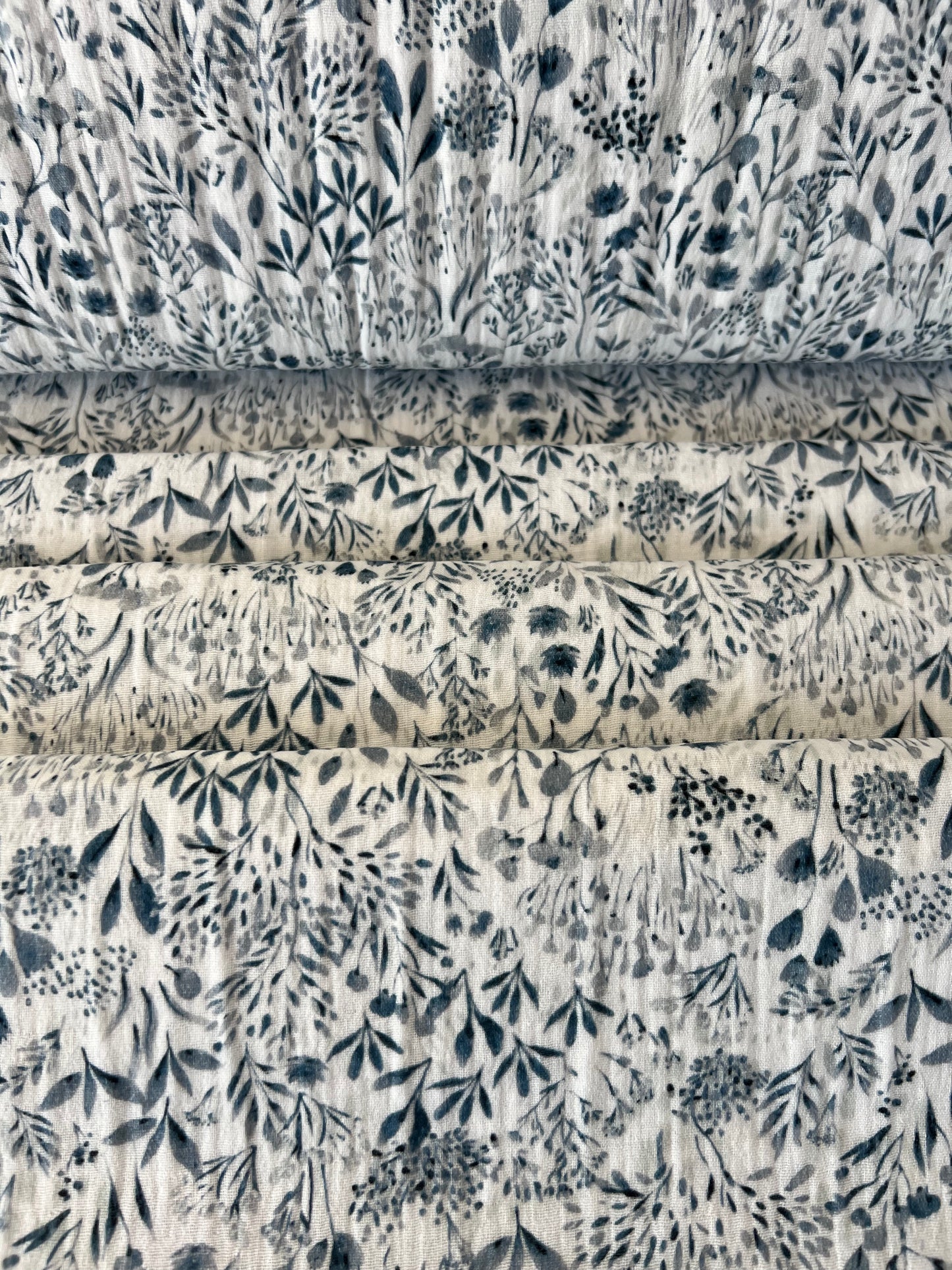 Tissu Double Gaze de Coton Imprimée Florale Blanc / Bleu