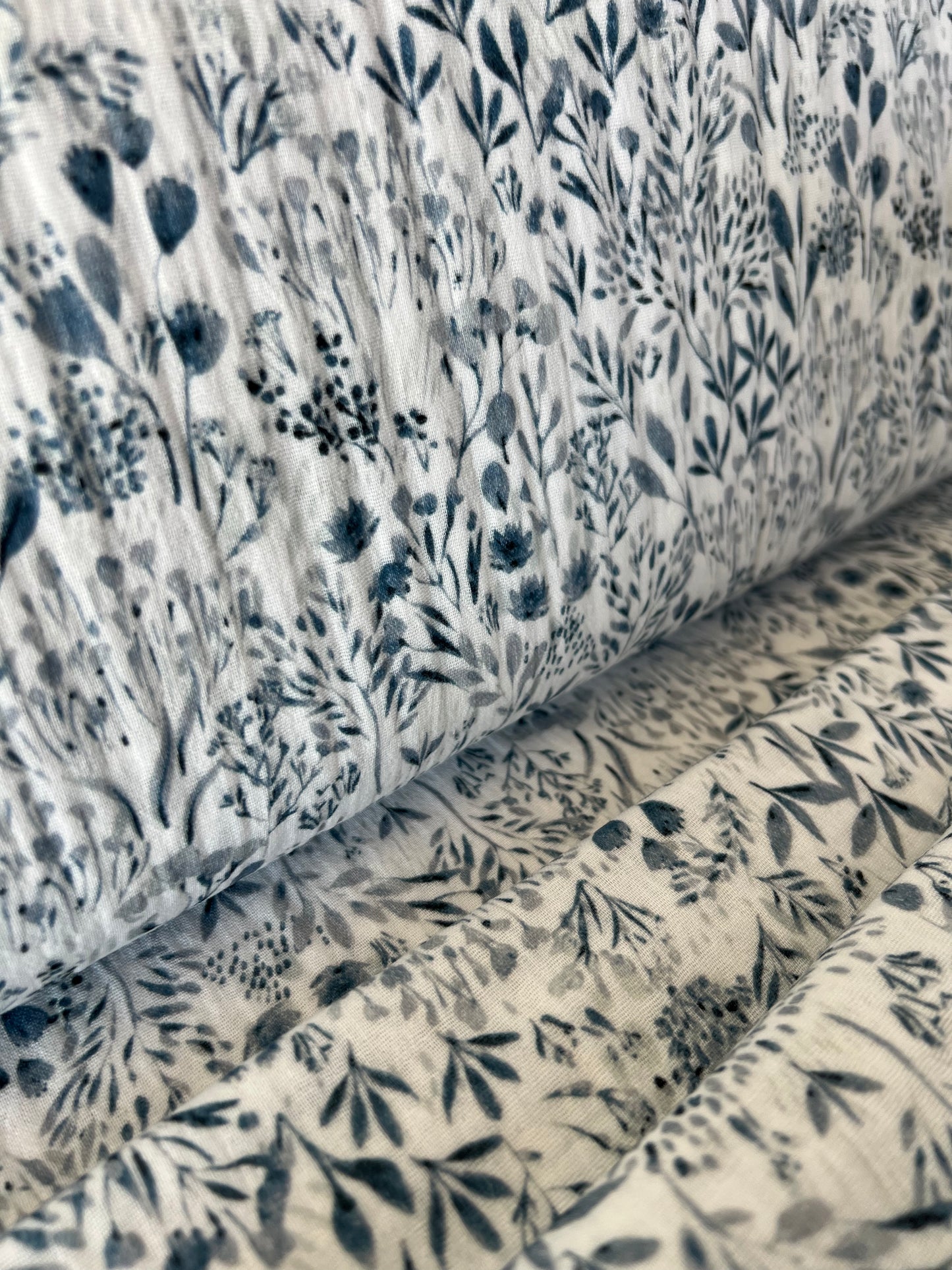 Tissu Double Gaze de Coton Imprimée Florale Blanc / Bleu