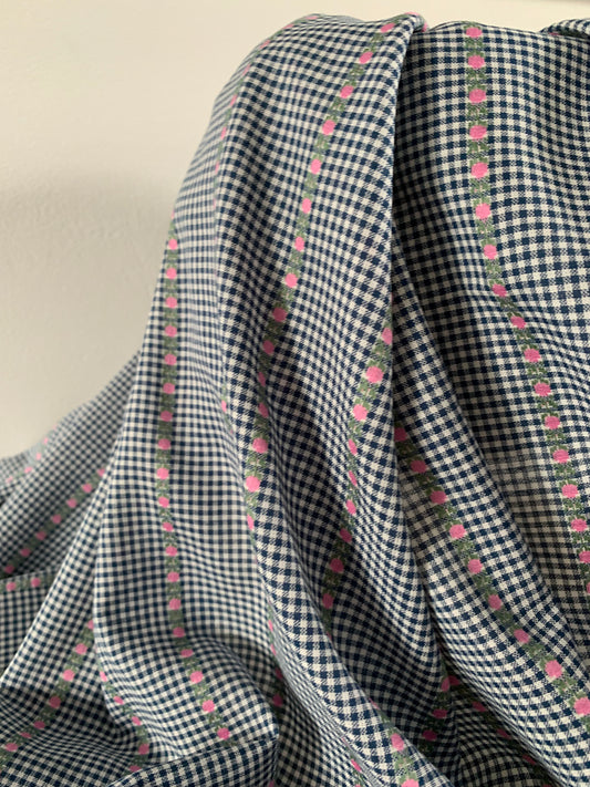 Coton vichy bleu brodé