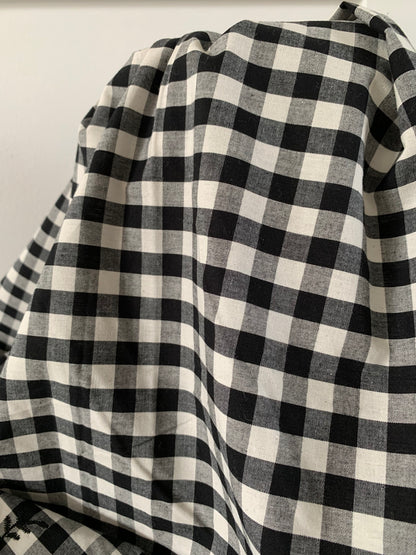 Coton vichy noir brodé festonné